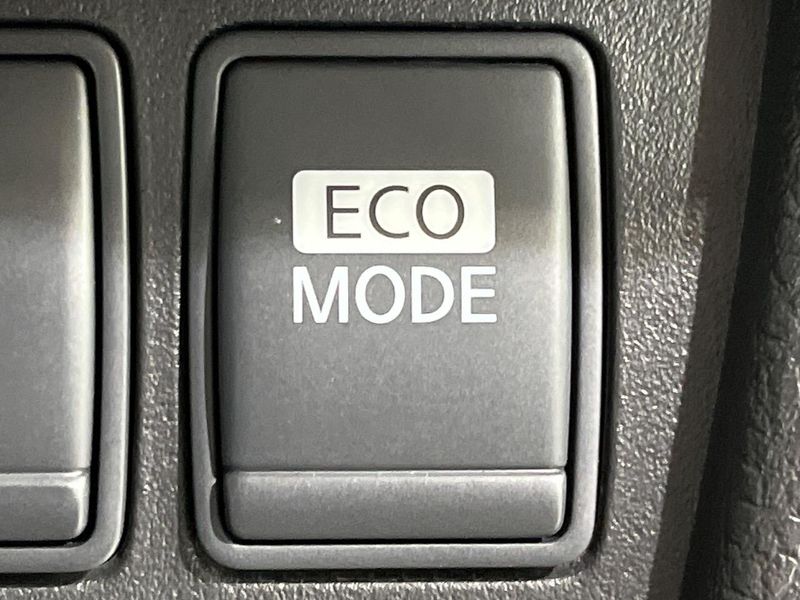 2012 Nissan Serena DBA-FNC26 (UW-6aaf4e00c6f57)[17]