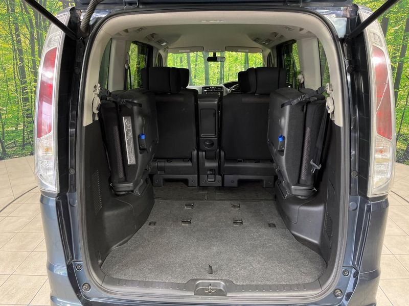 2012 Nissan Serena DBA-FNC26 (UW-6aaf4e00c6f57)[7]