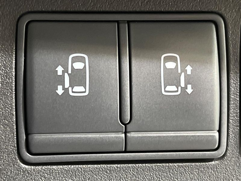 2012 Nissan Serena DBA-FNC26 (UW-6aaf4e00c6f57)[16]