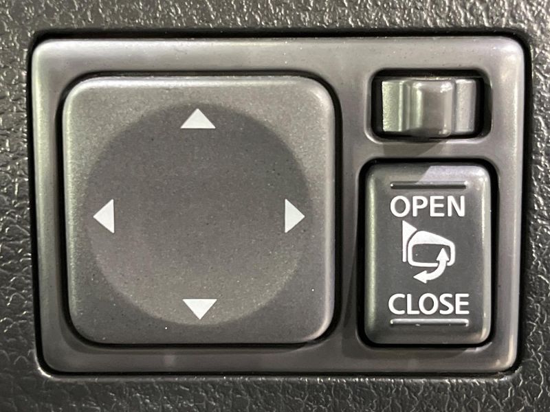 2012 Nissan Serena DBA-FNC26 (UW-6aaf4e00c6f57)[15]
