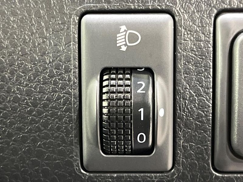 2012 Nissan Serena DBA-FNC26 (UW-6aaf4e00c6f57)[14]