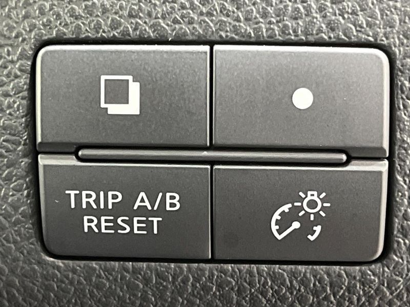 2012 Nissan Serena DBA-FNC26 (UW-6aaf4e00c6f57)[13]