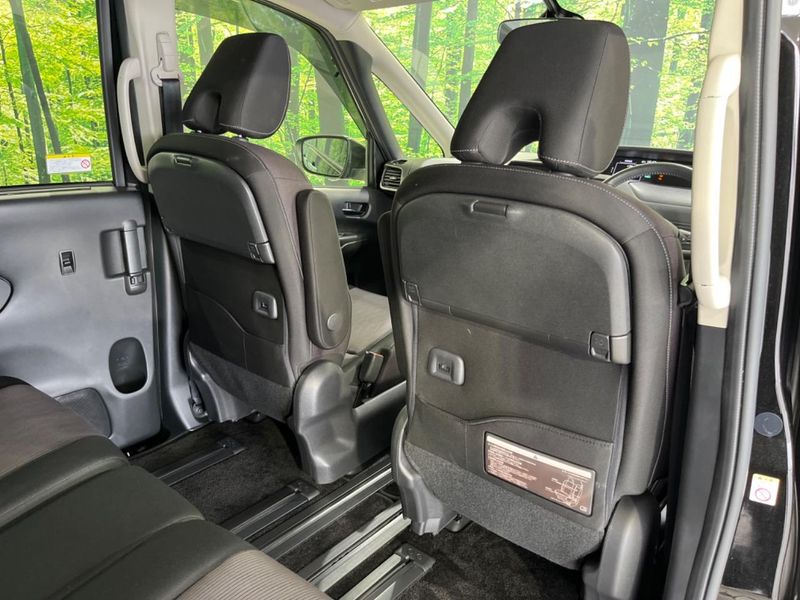 2017 Nissan Serena DAA-GFC27 (UW-6aaf4e18218ea)[13]