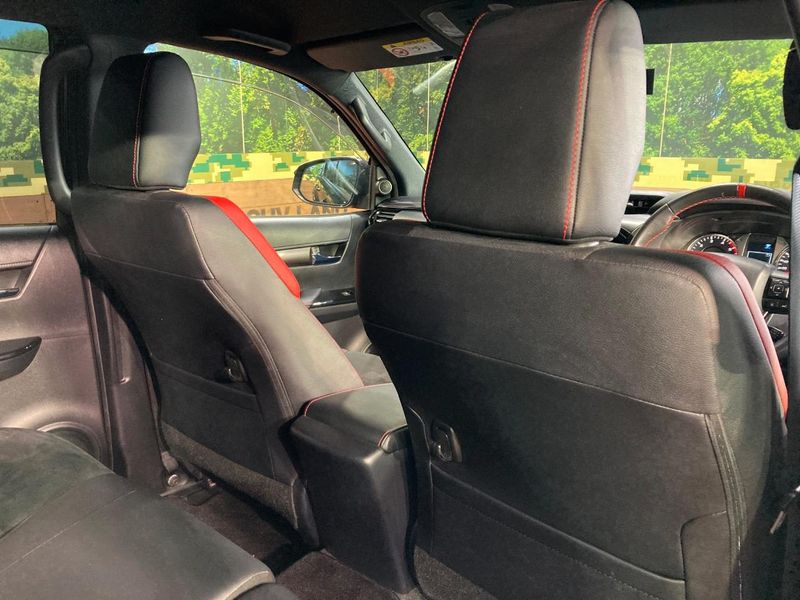 2022 Toyota Hilux 3DF-GUN125 (UW-6aaf4e4f15f6f)[27]