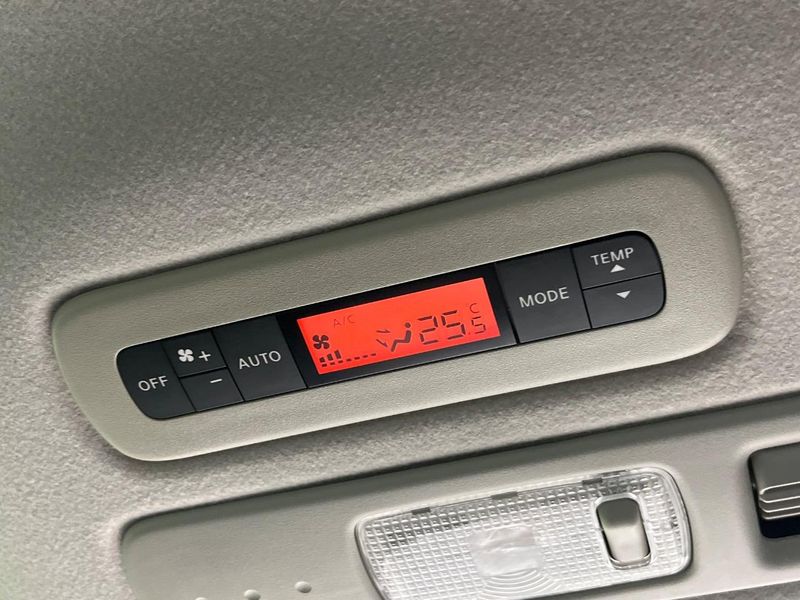 2015 Nissan Serena DAA-HC26 (UW-6aaf4e5b52ed7)[21]