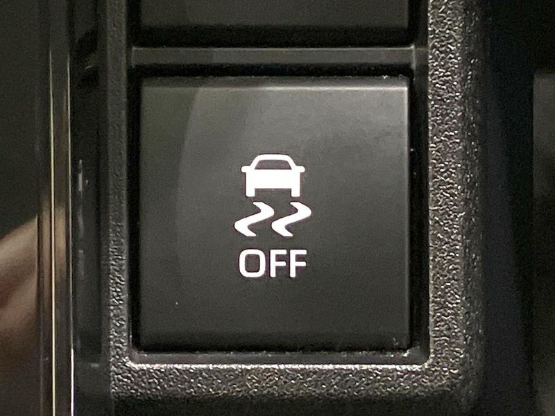 2023 Toyota Sienta 6AA-MXPL10G (UW-6aaf5027f1152)[22]