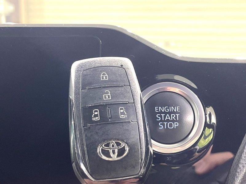 2022 Toyota Voxy 6BA-MZRA95W (UW-6aaf505362873)[17]