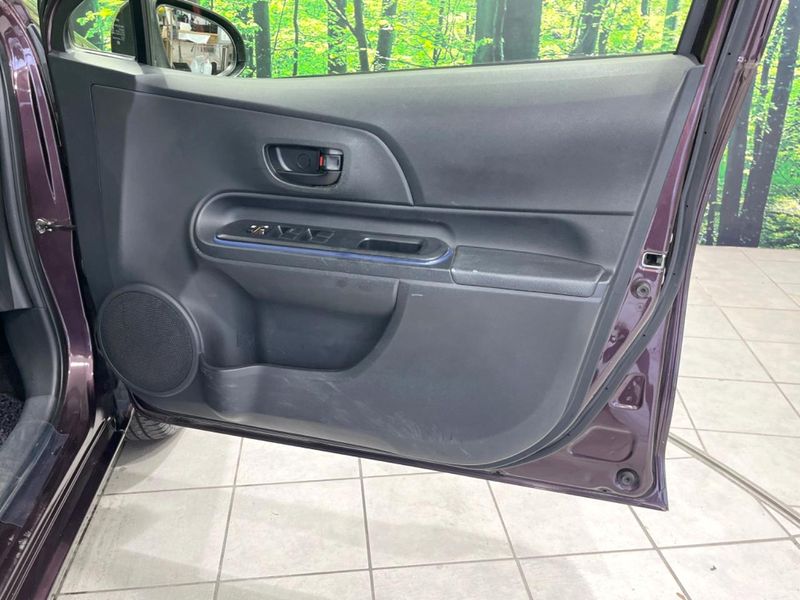 2015 Toyota Aqua DAA-NHP10 (UW-6aaf505dbcc2d)[5]