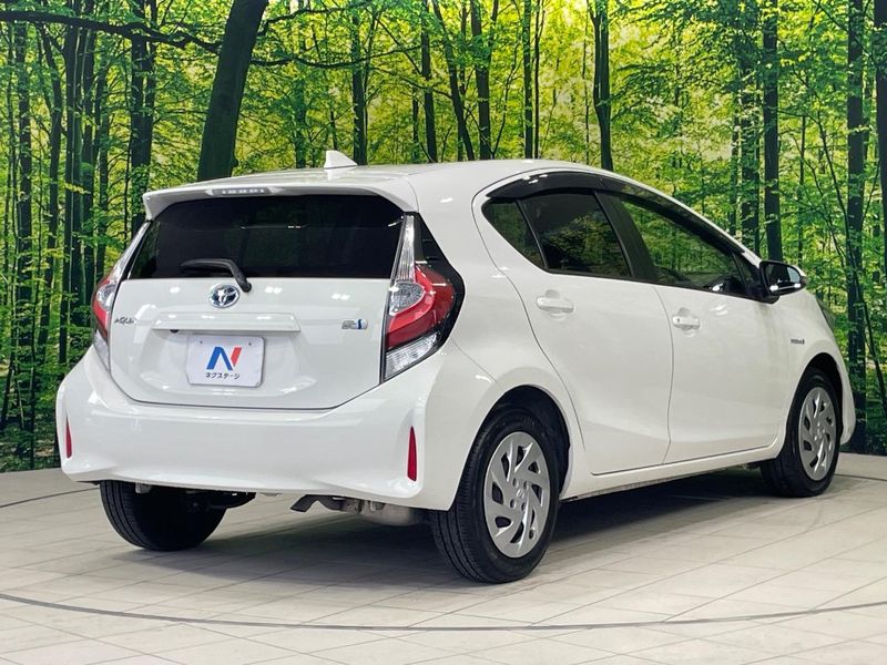 2017 Toyota Aqua DAA-NHP10 (UW-6aaf5065e5757)[18]