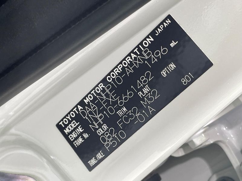 2017 Toyota Aqua DAA-NHP10 (UW-6aaf5065e5757)[1]