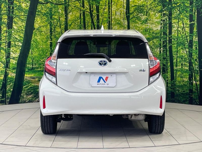 2017 Toyota Aqua DAA-NHP10 (UW-6aaf5065e5757)[17]
