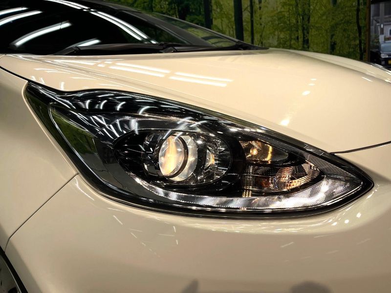 2018 Toyota Aqua DAA-NHP10 (UW-6aaf5067774bc)[15]