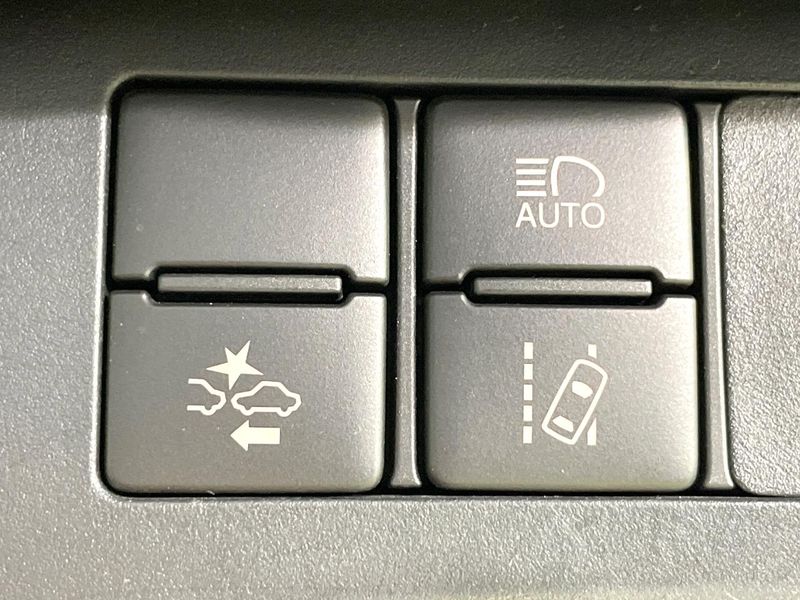 2017 Toyota Sienta DBA-NSP170G (UW-6aaf5074df725)[23]