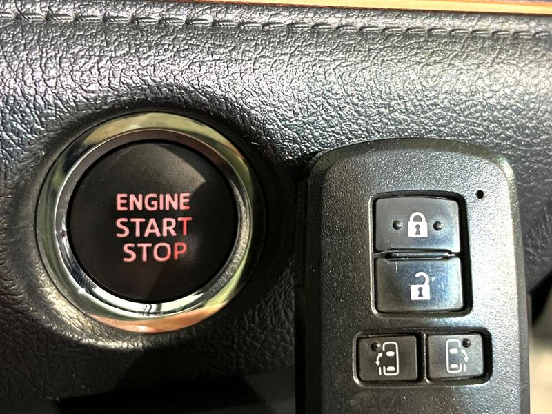2018 Toyota Sienta DBA-NSP170G (UW-6aaf50769b143)[8]