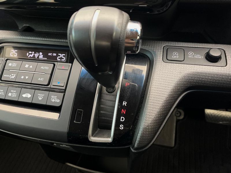 2017 Honda Stepwgn Spada DBA-RP4 (UW-6aaf508e12b4e)[13]
