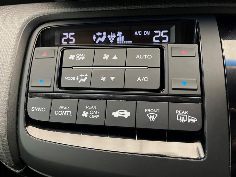 2017 Honda Stepwgn Spada DBA-RP4 (UW-6aaf508e12b4e)[11]