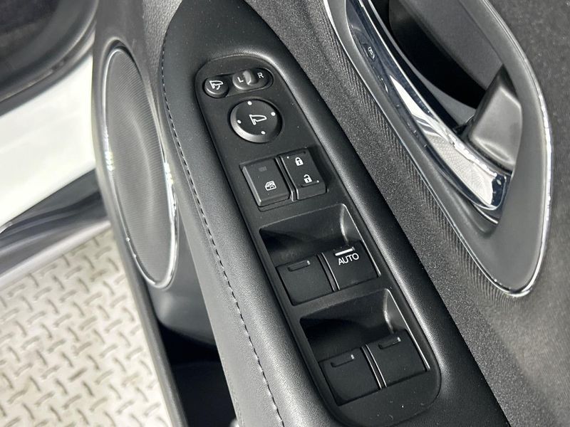 2018 Honda Vezel DAA-RU4 (UW-6aaf509d24786)[17]