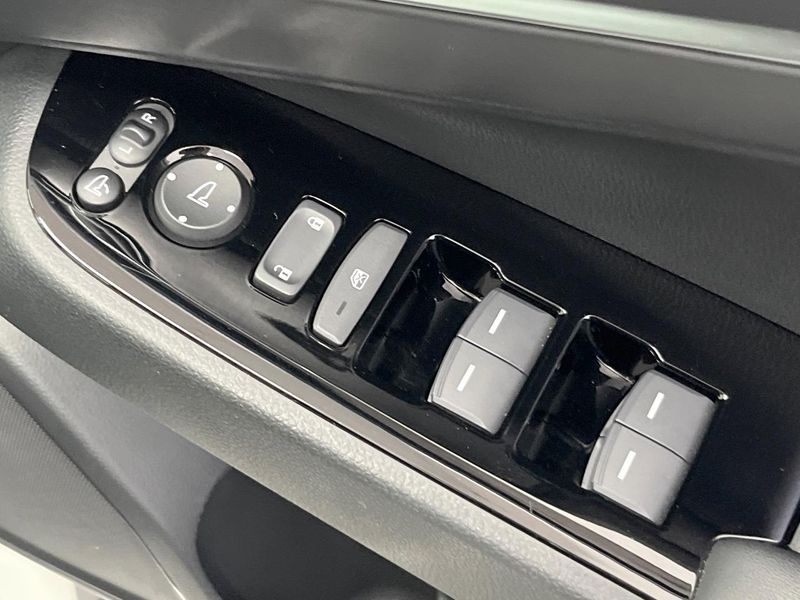 2021 Honda Vezel 6AA-RV5 (UW-6aaf50a0301b8)[18]