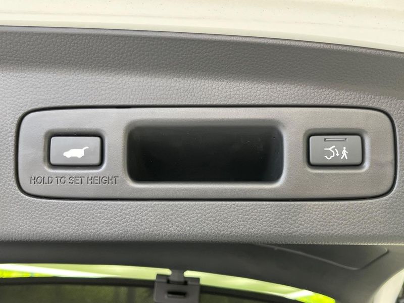 2022 Honda Vezel 6AA-RV5 (UW-6aaf50a27d0c5)[29]