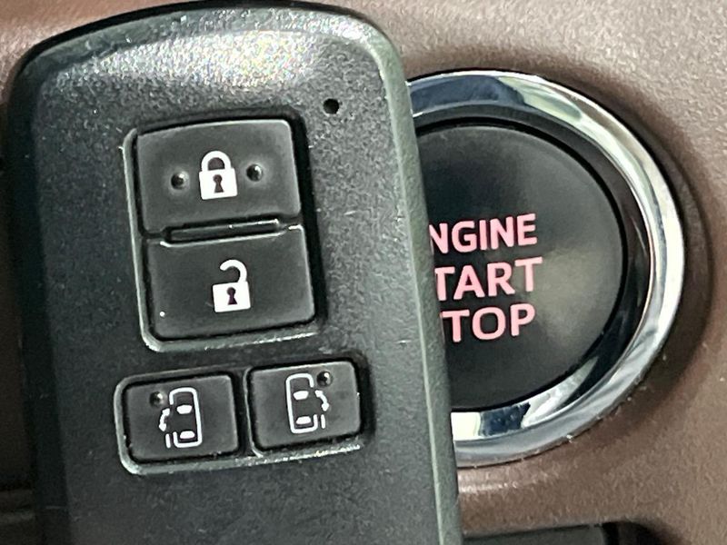 2017 Toyota Esquire DBA-ZRR80G (UW-6aaf513362dfd)[29]