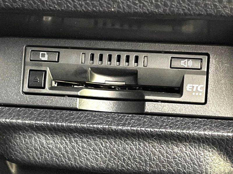 2017 Toyota Voxy DBA-ZRR80W (UW-6aaf5135c0ec0)[8]