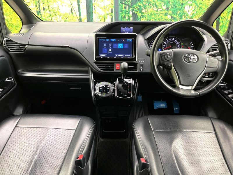2017 Toyota Voxy DBA-ZRR80W (UW-6aaf5135c0ec0)[11]
