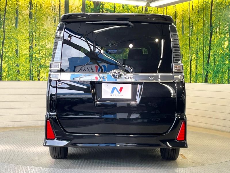 2018 Toyota Voxy DBA-ZRR80W (UW-6aaf513816d43)[29]