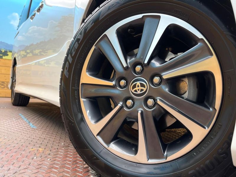 2019 Toyota Voxy DBA-ZRR80W (UW-6aaf51397f06a)[18]