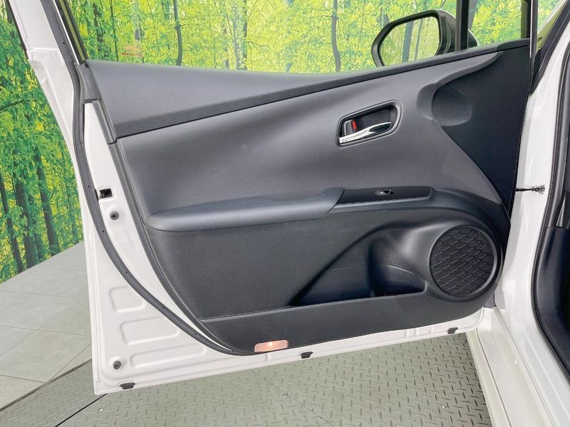 2018 Toyota Prius DAA-ZVW50 (UW-6aaf515e65444)[28]