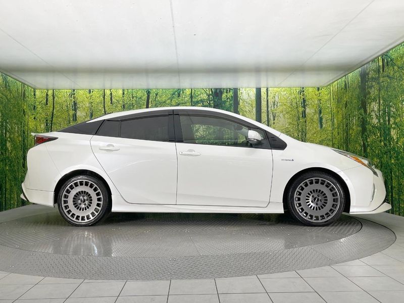 2018 Toyota Prius DAA-ZVW50 (UW-6aaf515e65444)[18]