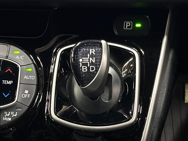 2017 Toyota Esquire DAA-ZWR80G (UW-6aaf5174635ef)[29]