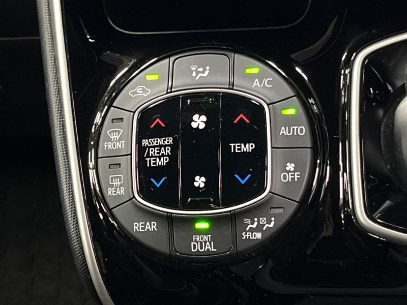 2017 Toyota Esquire DAA-ZWR80G (UW-6aaf5174635ef)[28]