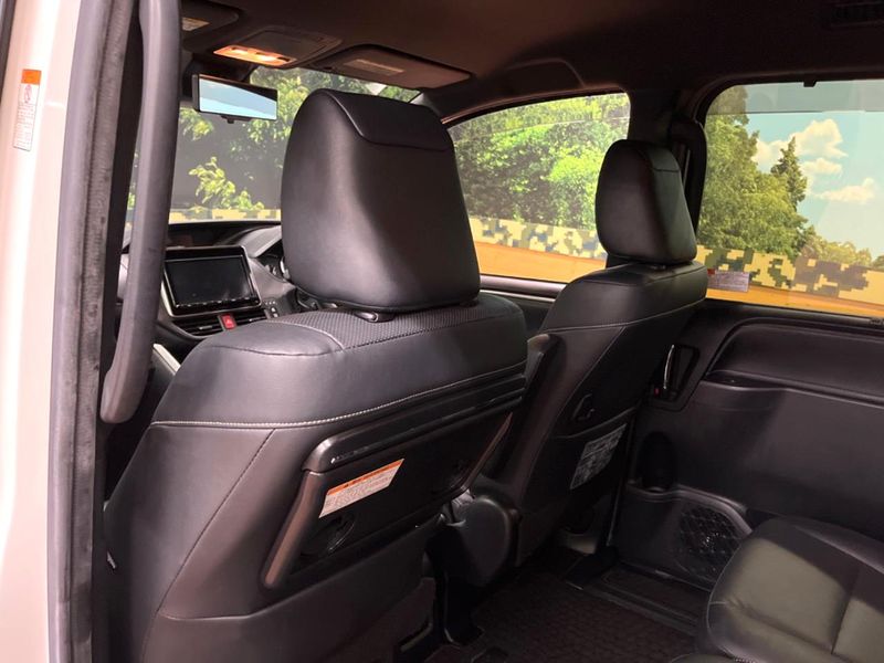 2017 Toyota Esquire DAA-ZWR80G (UW-6aaf5174635ef)[7]