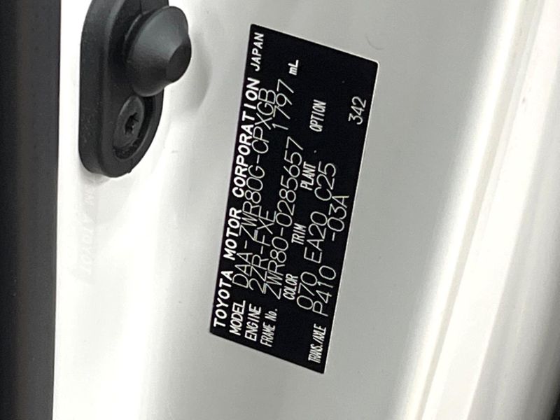 2017 Toyota Esquire DAA-ZWR80G (UW-6aaf5174635ef)[1]