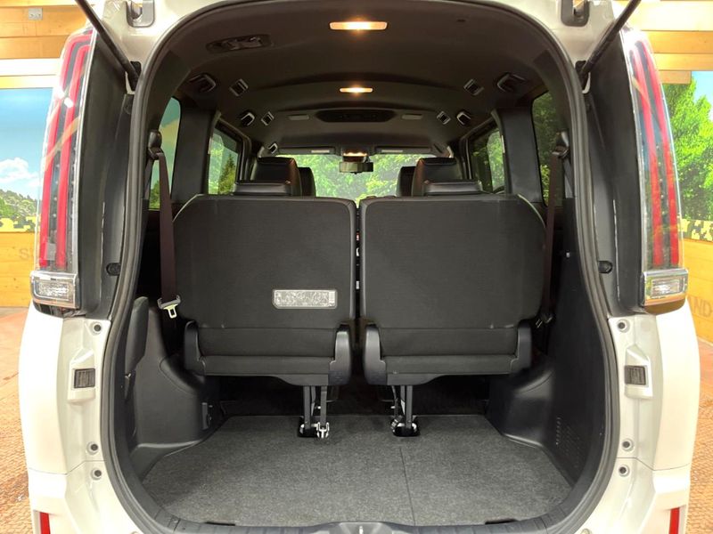 2017 Toyota Esquire DAA-ZWR80G (UW-6aaf5174635ef)[11]