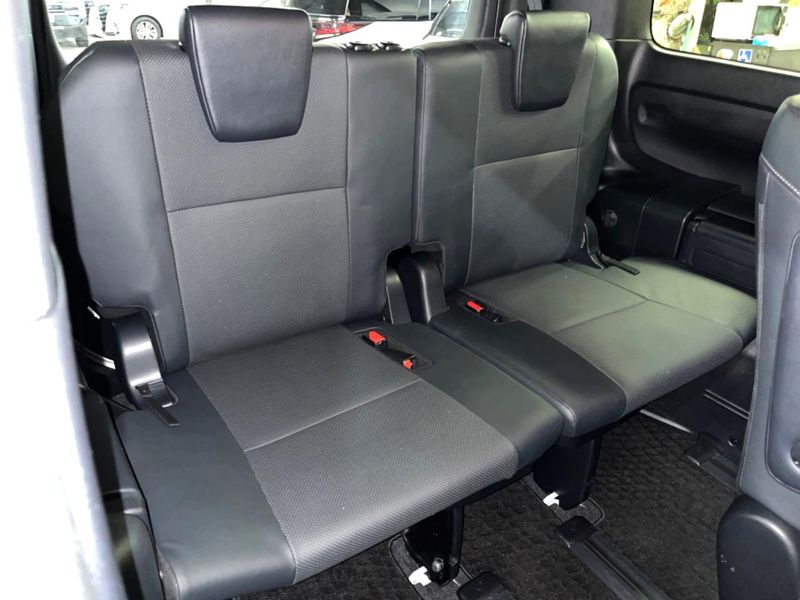2017 Toyota Esquire DAA-ZWR80G (UW-6aaf5174635ef)[19]