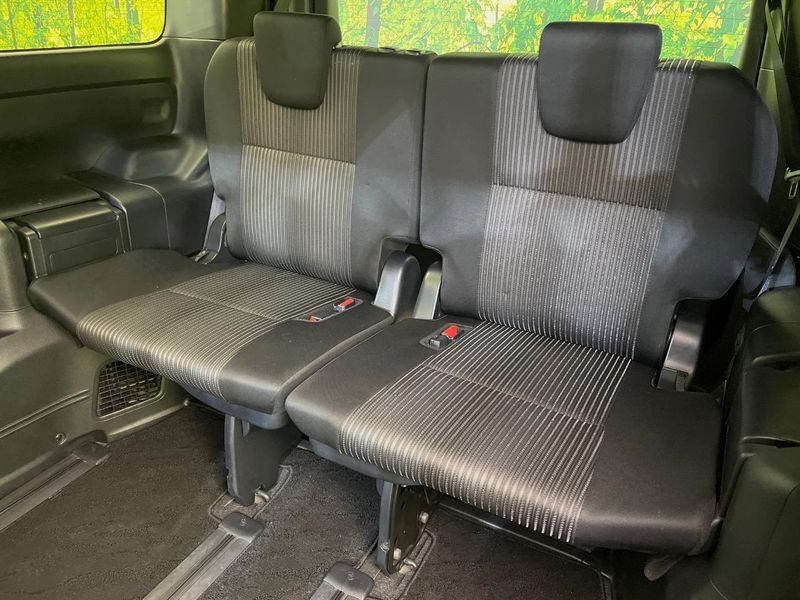 2018 Toyota Voxy DAA-ZWR80W (UW-6aaf5175718e8)[17]