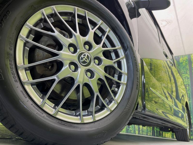 2018 Toyota Voxy DAA-ZWR80W (UW-6aaf5175718e8)[11]