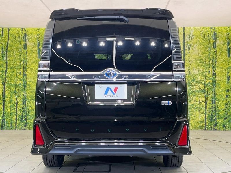 2018 Toyota Voxy DAA-ZWR80W (UW-6aaf5175718e8)[28]