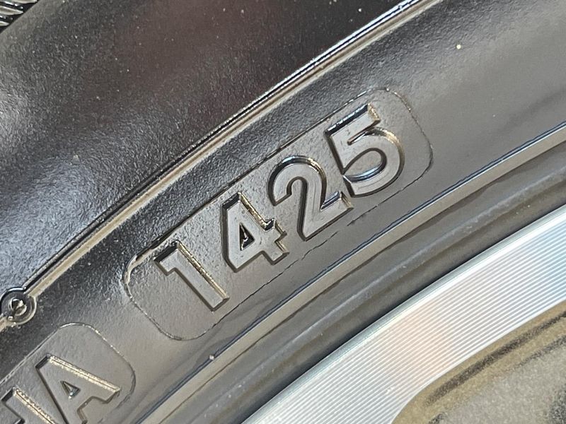 2018 Toyota Esquire DAA-ZWR80G (UW-6aaf5175b901f)[10]