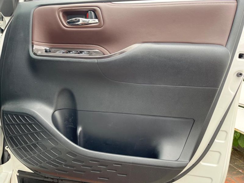 2018 Toyota Esquire DAA-ZWR80G (UW-6aaf5175baec2)[28]