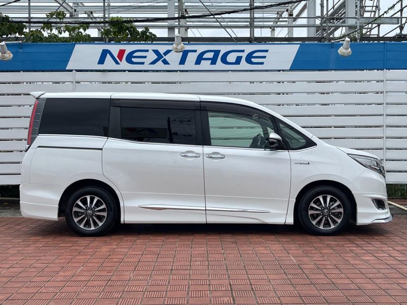 2018 Toyota Esquire DAA-ZWR80G (UW-6aaf5175baec2)[11]