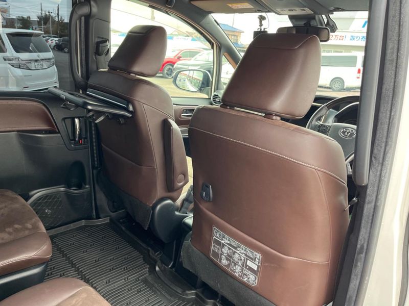 2018 Toyota Esquire DAA-ZWR80G (UW-6aaf5175baec2)[27]