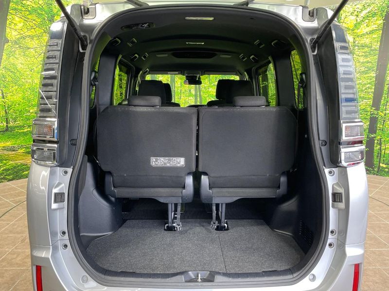 2018 Toyota Voxy DAA-ZWR80G (UW-6aaf5175ebba8)[19]
