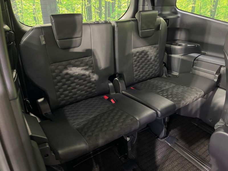 2022 Toyota Voxy 6AA-ZWR90W (UW-6aaf517bb684f)[12]
