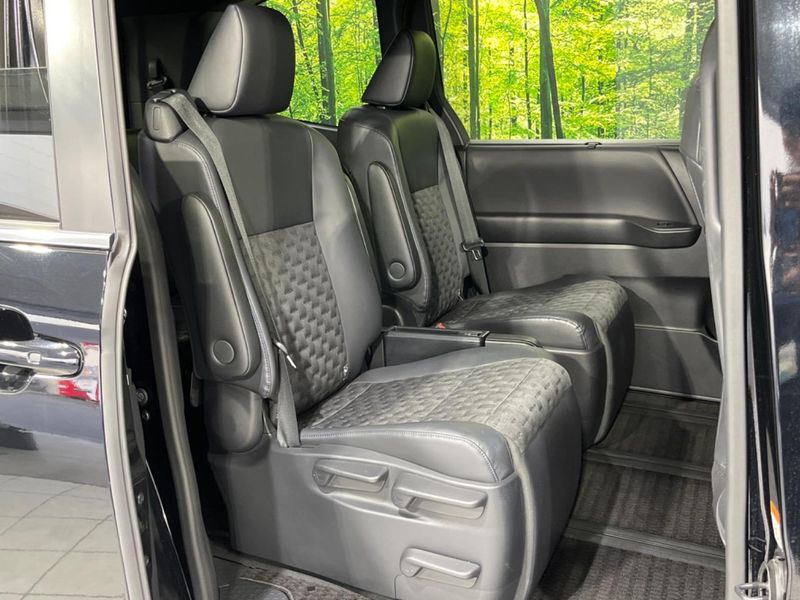 2022 Toyota Voxy 6AA-ZWR90W (UW-6aaf517bb684f)[11]