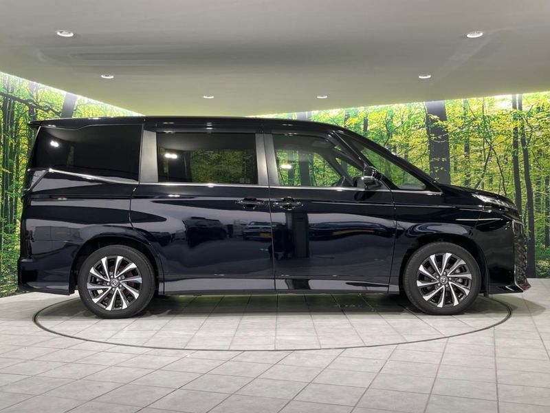 2022 Toyota Voxy 6AA-ZWR90W (UW-6aaf517bb684f)[9]