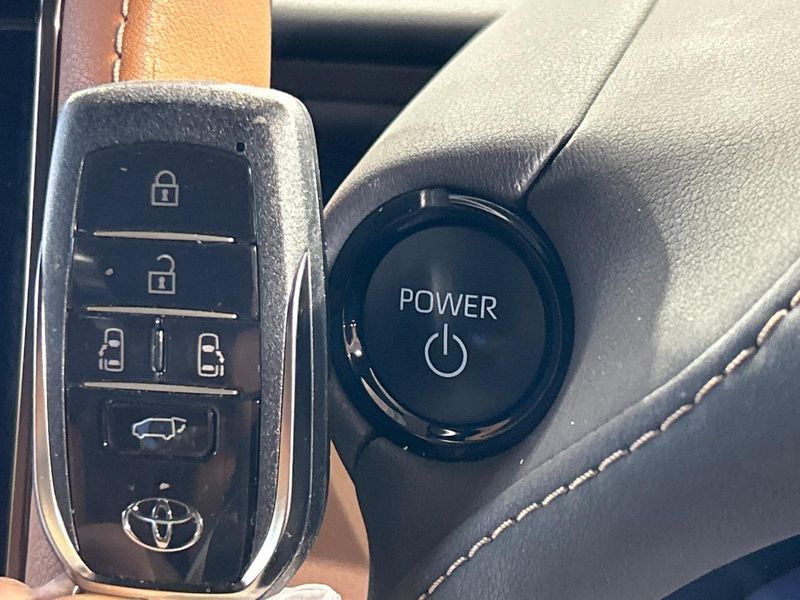 2025 Toyota Vellfire Hybrid 6AA-AAHH40W (UW-6ab09e7a2c0f7)[27]