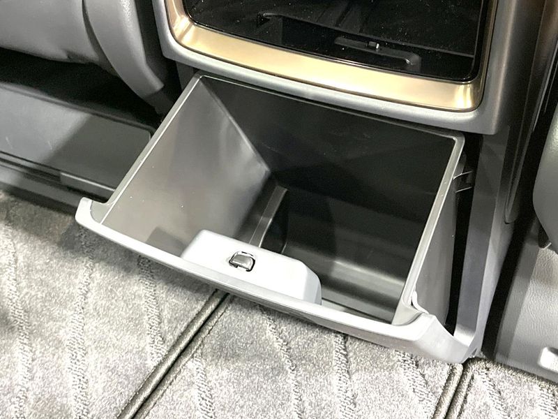 2025 Toyota Vellfire Hybrid 6AA-AAHH40W (UW-6ab09e7b77a20)[28]