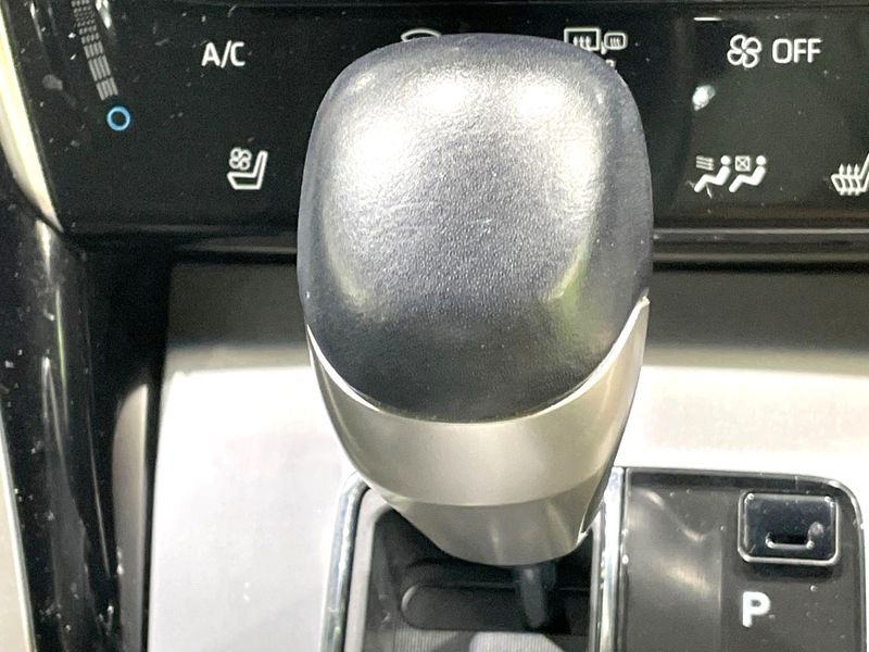 2018 Toyota Harrier Hybrid DAA-AVU65W (UW-6ab09eb8da9bb)[19]